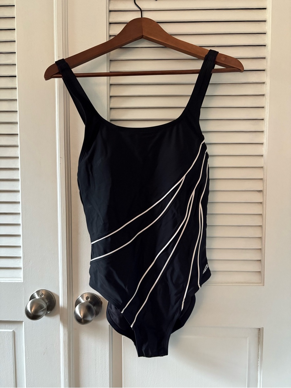 NWOT ladies Roots 1-piece bathing suit